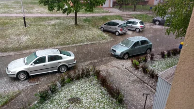 mathmed - @wojniz Bolało patrzeć na auta sąsiadów. Ja nie mam akurat, ale ledwo zdąży...