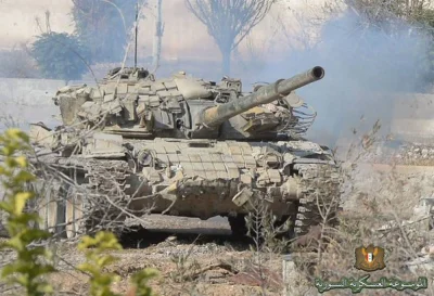 camar0 - Zmęczony wojną syryjski T-72 AV. Okolice Aleppo. 
#syria