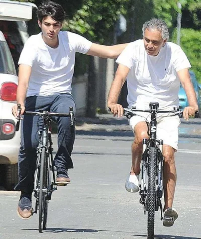 3000swin - niewidomy Andrea Bocelli z synem na rowerach, świetne zdjęcie