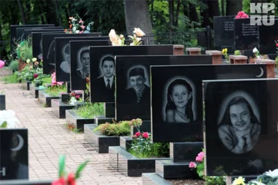 Gej - Groby dzieci, które zginęły w katastrofie lotniczej pod Überlingen w 2002r