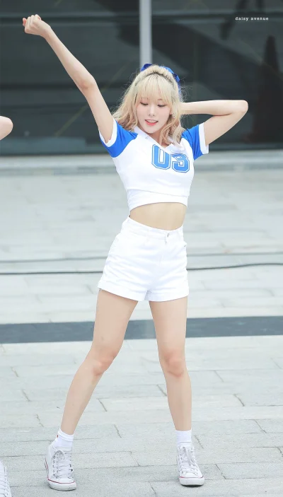 XKHYCCB2dX - #luda #wjsn 
#koreanka