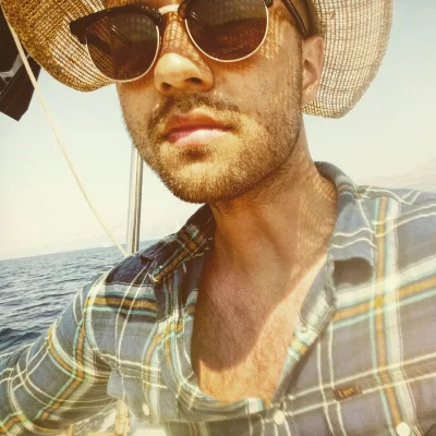 dzasny - Pozdro z Makarskiej 
#pokazmorde #broda #okularyboners #chorwacja #wakacje #...