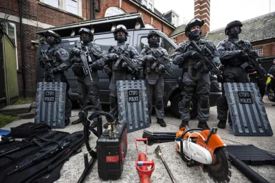 FantaZy - Londyńscy antyterroryści
#londyn #obrazki #terroryzm #antyterroryzm #milit...