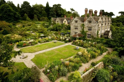 Pani_Asia - Dzikie ogrody Williama Robinsona!

Raviete Manor to niesamowity dwór, g...