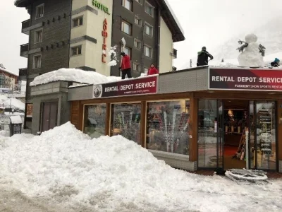 manedhel - @Hodofca: odśnieżają, tyle że nie jest to pierwsza rzecz którą się robi z ...