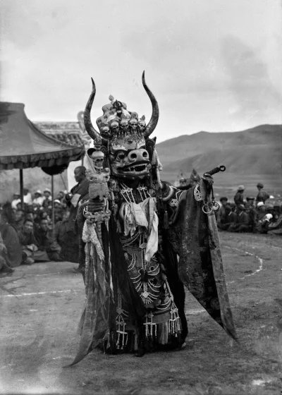 myrmekochoria - Rytualny taniec tsam na odpędzenie zła na początku roku, Mongolia 192...