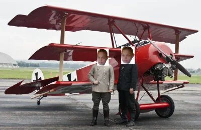 B.....n - @Blaskun: Manfred i jego brat bliźniak przy sławnym samolocie. ( ͡° ͜ʖ ͡°)