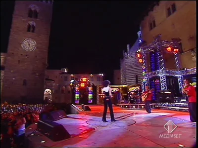 lucalinos - Włochy, piękny rok 2003. Alizée jeździ po świecie, promując swoją piosenk...