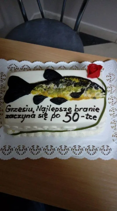 fiszu86 - wujek dostał tort na urodziny. przy pierwszych oględzinach myślałem że ktoś...