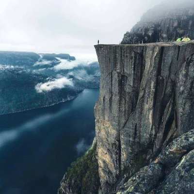 CoolHunters___PL - Preikestolen, Norwegia
#norwegia #podroze #podrozujzwykopem #eart...