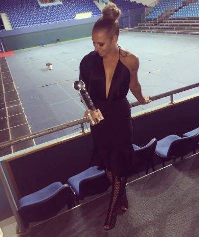 T.....z - Tak wygląda trofeum dla "Najlepszej słowackiej tenisistki", które otrzymała...