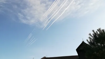 kryzysWbabilonie - Co to może być?
Wygląda jakby 6 samolotów leciało jednocześnie obo...