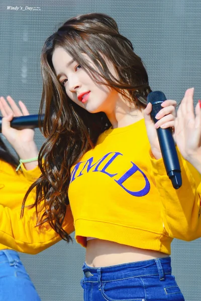 XKHYCCB2dX - #nancy #momoland 
#koreanka