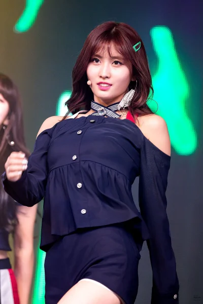 XKHYCCB2dX - #momo #twice 
#koreanka #japonka