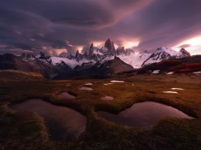 Artktur - Mroczna Patagonia.

Widok na gupę sczytów z najwyższym Fitz Roy (3405 m n...