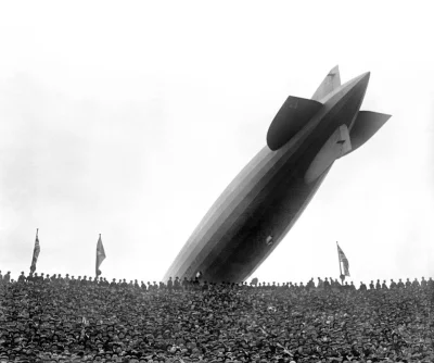 taknie - Zeppelin nad Wembley podczas finału Pucharu Anglii Arsenal - Huddersfield To...