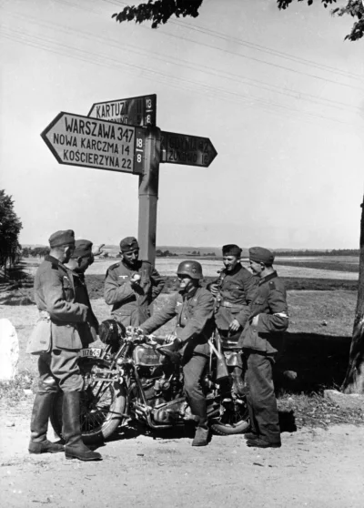 N.....h - #iiwojnaswiatowa #historia #fotohistoria #warszawa

Niemieccy żołnierze p...