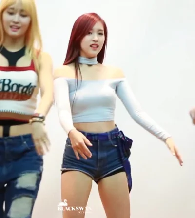 XKHYCCB2dX - #mina #twice 
#koreanka #japonka #gif