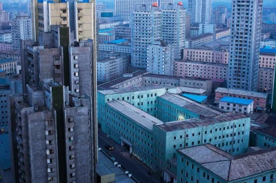 dr_gorasul - #architektura #socrealizm #koreapolnocna
Szare miasto