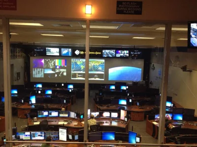 siRcatcha - Kolega wrzucił ciekawe fotki. NASA Orion Mission Control Center z pierwsz...
