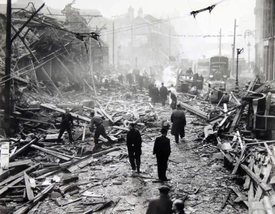 myrmekochoria - Widok na Londynie po ataku V2, 1944.

#starszezwoje - blog ze stary...