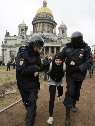 Centurio93 - Jak widać na załączonym obrazku, Rosjanie ochraniają swoich obywateli pr...
