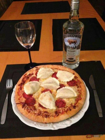 Elfickuuu - #humorobrazkowy #obrazkizinternetow #pizza #pierogi #wodka