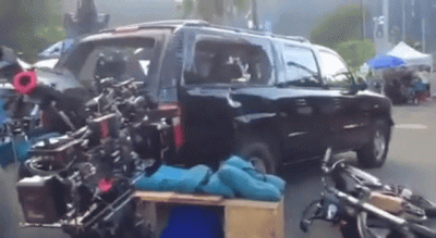 v.....k - Oooooo pisiont groszy (╭☞σ ͜ʖσ)╭☞ #gif 

#heheszki #humor #motoryzacja #w...