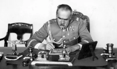 Adolf_Wojtyla - Marszałek Piłsudski znany był ze swojego zamiłowania do pasjansa, ale...