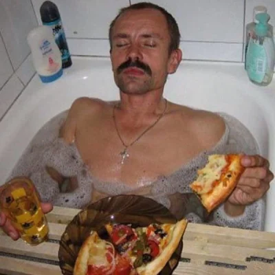 coll - Ale bym sobie zjadł pizzy takiej podczas kąpieli