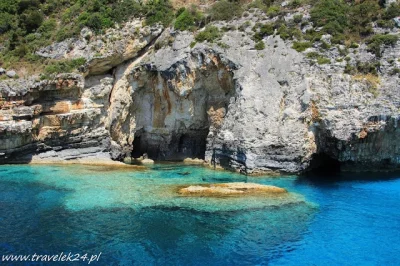 TRAVELEK24_PL - Wybrzeże greckiej wyspy Paxos, jednej z wysp jońskich

#wyspy #grec...