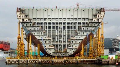 moooka - Przekrój do niedawna największego kontenerowca świata Maersk Triple E class....
