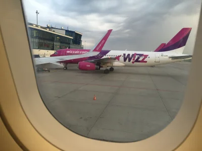 onechaos - a ja spowrotem na zmywak
#wizzair #lotnisko #latanie #pracazagranica