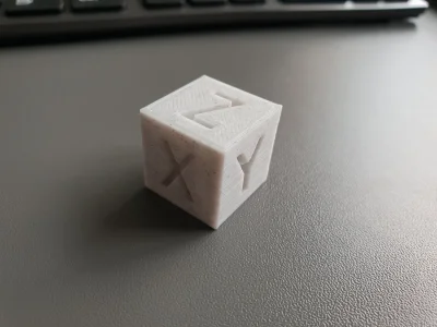 skew - Oto moja pierwsza pomyślnie wydrukowana kosteczka na Creality3D #ender3 :) Tag...