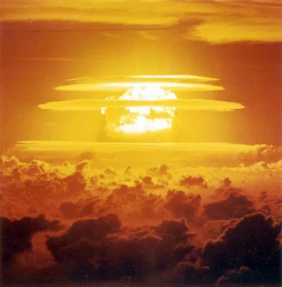 SuperEkstraKonto - Castle Bravo

Na pewno każdy z was słyszał o bombach atomowych "...