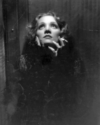 Pshemeck - Marlene Dietrich 1901-1992.
Na zdjęciu z filmu Shanghai Express 1932.
Me...