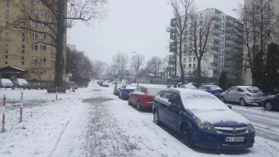 masztan - przez chmury widac gdzieniegdzie niebo. Wczesniej bylo tak (Targówek)