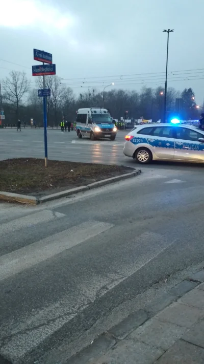 P.....z - Politechnika teraz, centrum, Mokotów wszystko w koło stoi. Korki na godzinę...