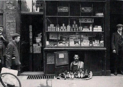 Klofta - Najmniejszy sklep świata. 1,2m2 w Londynie 1900r
#ciekawostki #historycznefo...