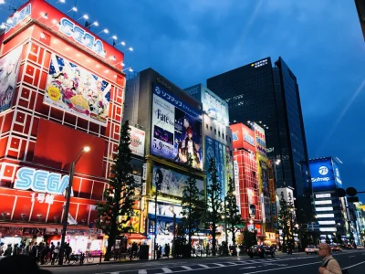 andrewt - Dzielnica Mangi w Tokio - Akihabara. Pełno geeków, sklepów z figurkami z ba...