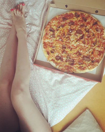 U.....a - Dieta, dieta i jeszcze raz dieta ʘ‿ʘ

#ulubionenogi #pokaznogi #nogi #pizza...