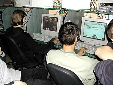 vskt - Któż pamięta czasy kawiarenek internetowych...
#gimbynieznajo