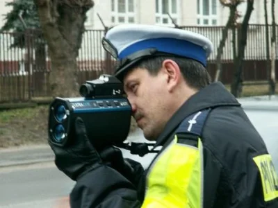 H.....o - Ostatnio i już wcześniej widziałem jak krakowska policja mierzy prędkość po...