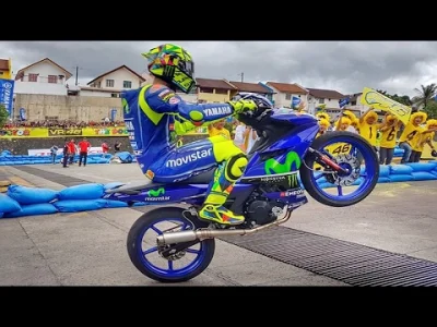 blant - Spektakularny pokaz załogi Movistar Yamaha #MotoGP w którym weteranem jest Va...