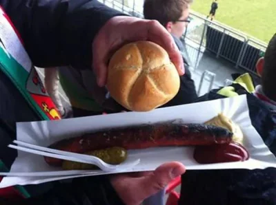 Jojojojojo - @Oskarek89: jedyny prawilny hot dog na stadionie