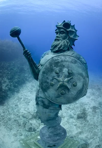 ColdMary6100 - Podwodna rzeźba Strażnika Rafy. Wielki Kajman, Kajmany (autor: Simon M...