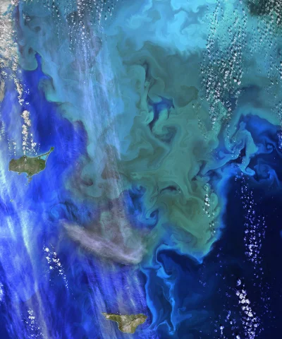 r.....7 - Kolory morza w okolicach Wysp Pribyłowa
Autor zdjęcia: Satelita Landsat 8
...