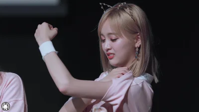 XKHYCCB2dX - #xuanyi #wjsn #gif #heheszki 
#koreanka #chinka