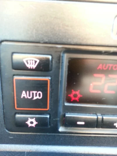 aberrracja - Mirki, co to za śnieżynka? Klima? #audi #samochody #kiciochpyta