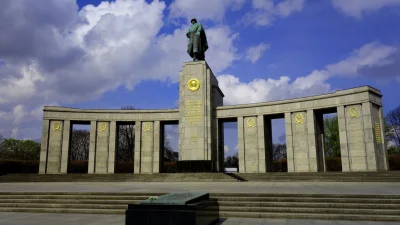 xst_ - Pomnik żołnierzy radzieckich w Berlinie, Niemcy nie czują potrzeby zmieniania ...